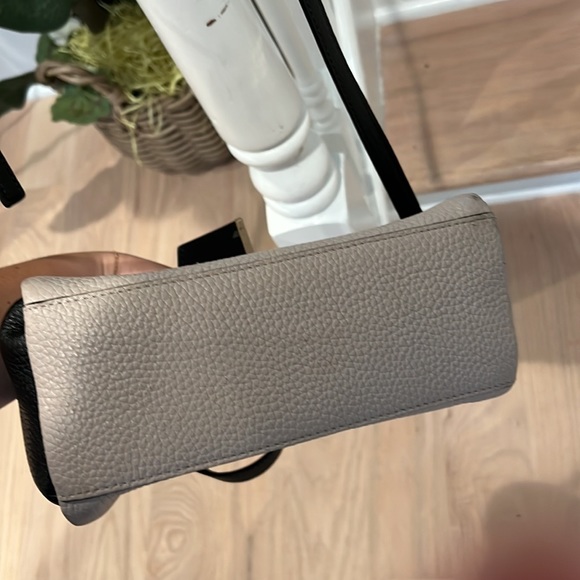 Kate spade black and light purple cream bag. - Picture 4 of 6